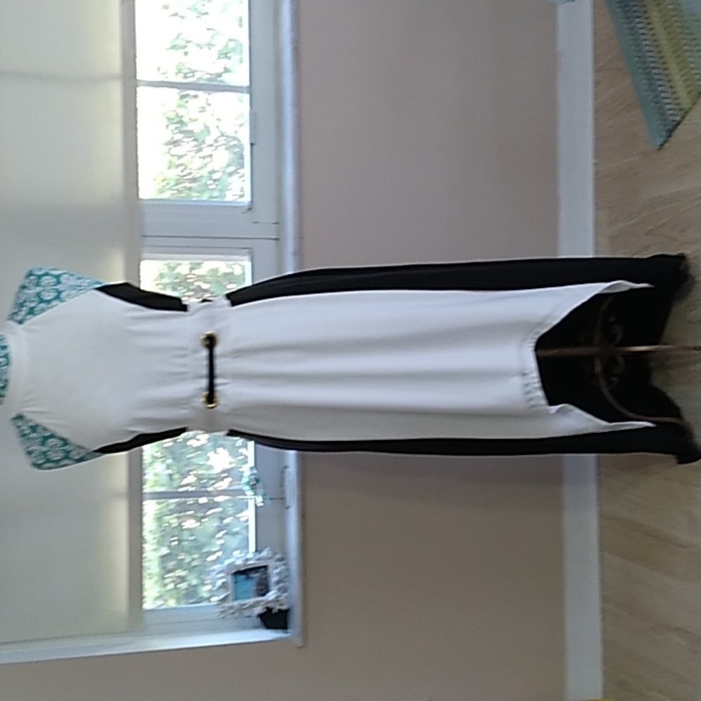 Medium black and white sleeveless dress